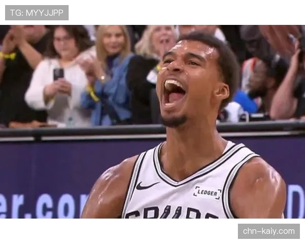 特写：文班亚马在麦迪逊广场花园完成隔扣后，客场响起MVP呼声